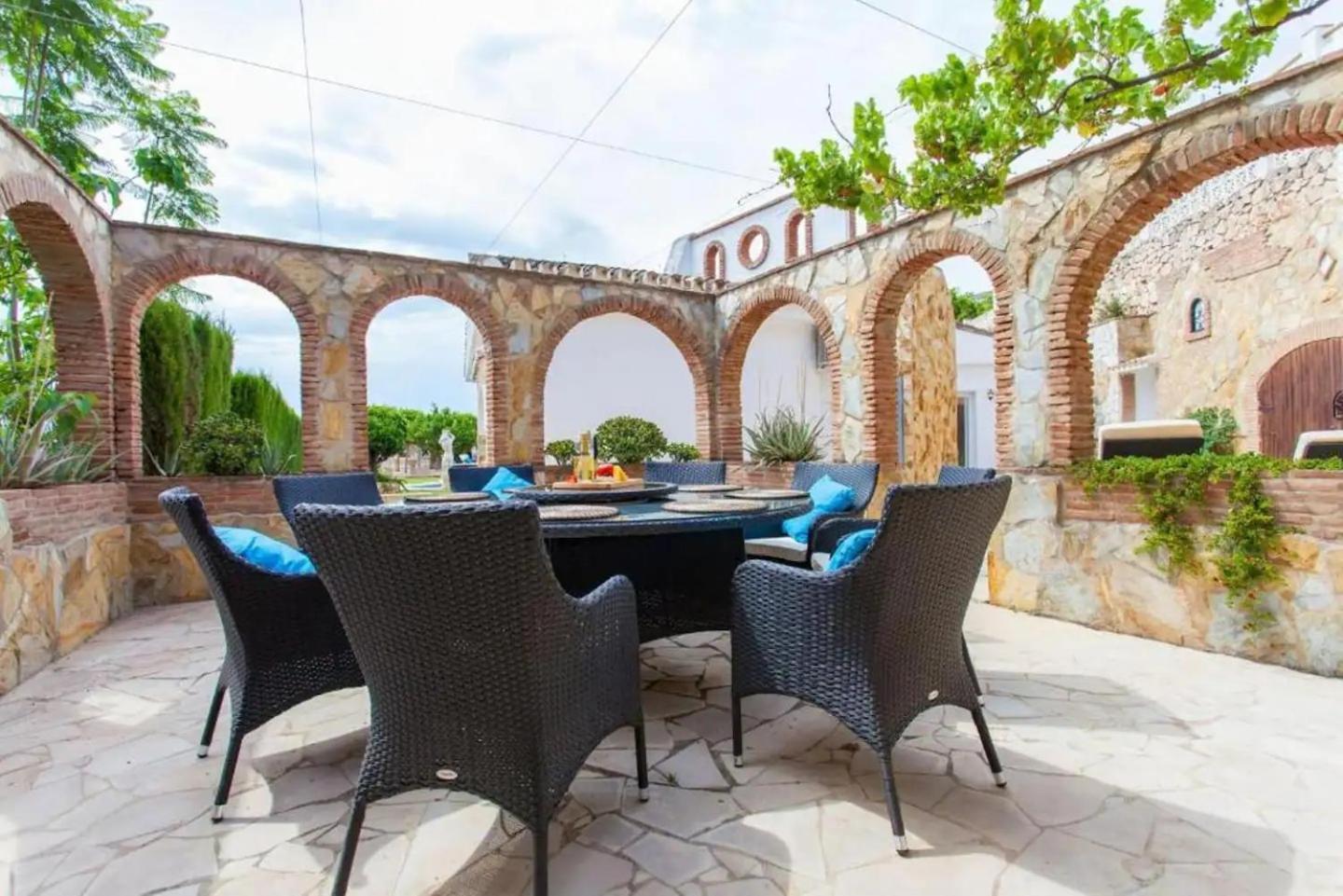 Summer Offers! Fabulous Luxury Villa Near The Beach Sleeps 8 เบนัลมาเดนา ภายนอก รูปภาพ