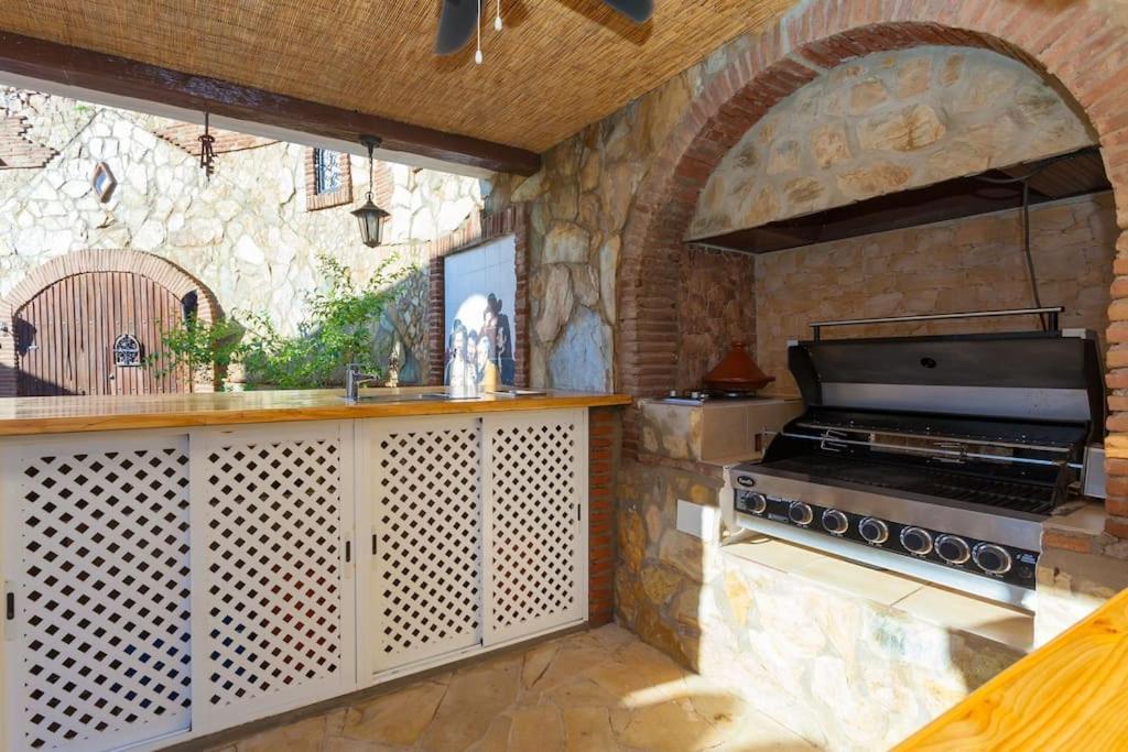 Summer Offers! Fabulous Luxury Villa Near The Beach Sleeps 8 เบนัลมาเดนา ภายนอก รูปภาพ