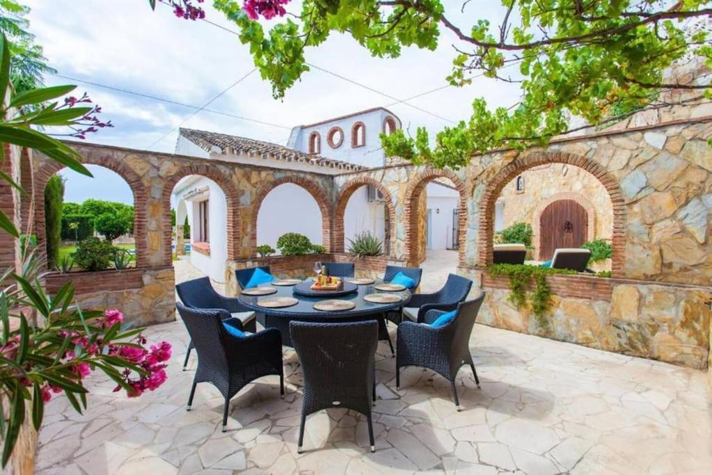 Summer Offers! Fabulous Luxury Villa Near The Beach Sleeps 8 เบนัลมาเดนา ภายนอก รูปภาพ