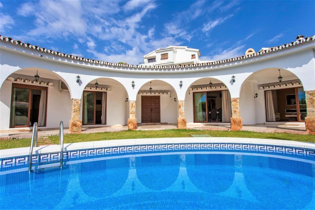 Summer Offers! Fabulous Luxury Villa Near The Beach Sleeps 8 เบนัลมาเดนา ภายนอก รูปภาพ