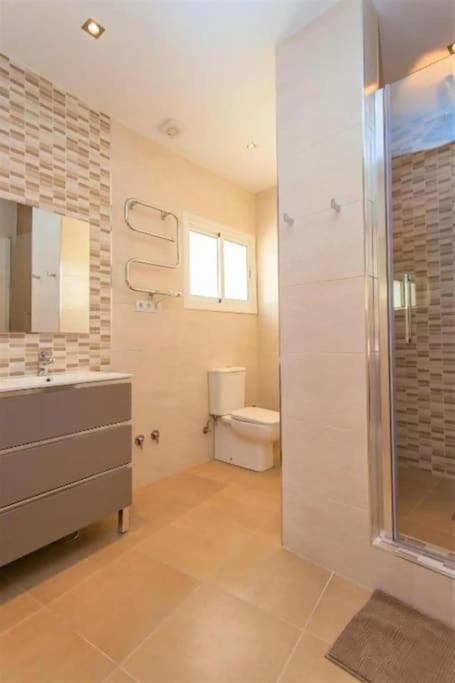 Summer Offers! Fabulous Luxury Villa Near The Beach Sleeps 8 เบนัลมาเดนา ภายนอก รูปภาพ