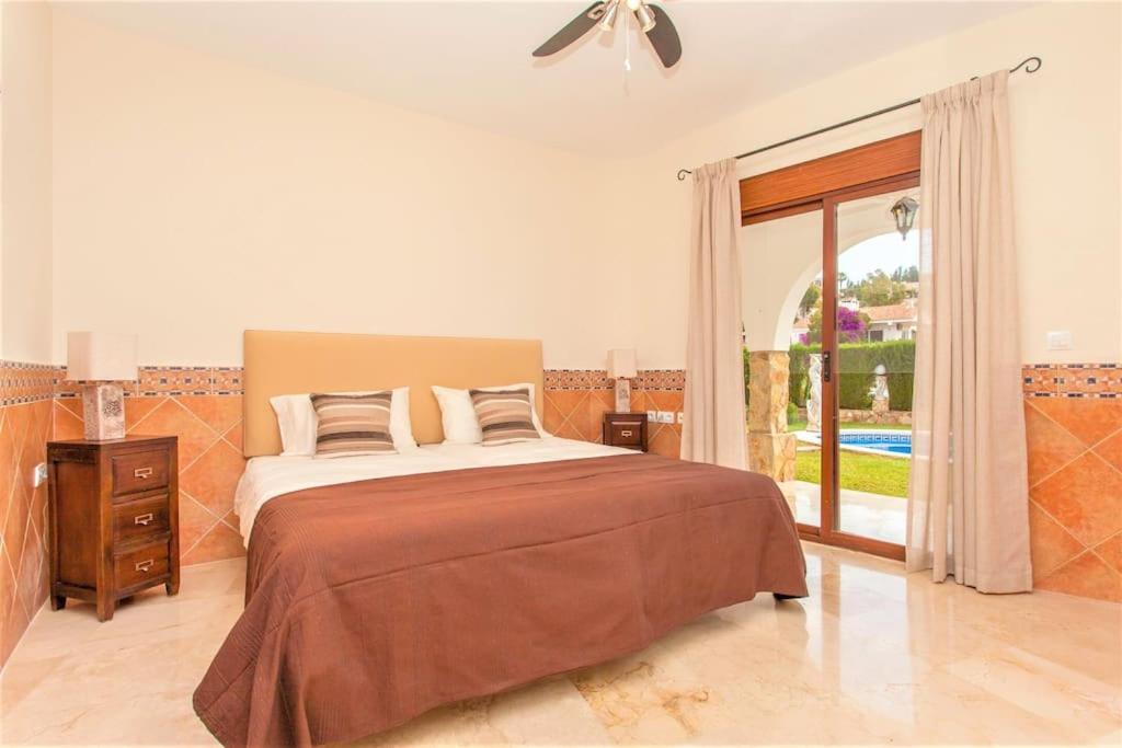 Summer Offers! Fabulous Luxury Villa Near The Beach Sleeps 8 เบนัลมาเดนา ภายนอก รูปภาพ