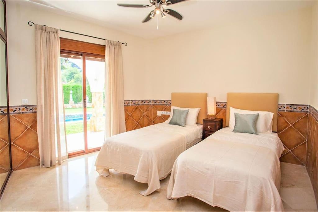 Summer Offers! Fabulous Luxury Villa Near The Beach Sleeps 8 เบนัลมาเดนา ภายนอก รูปภาพ